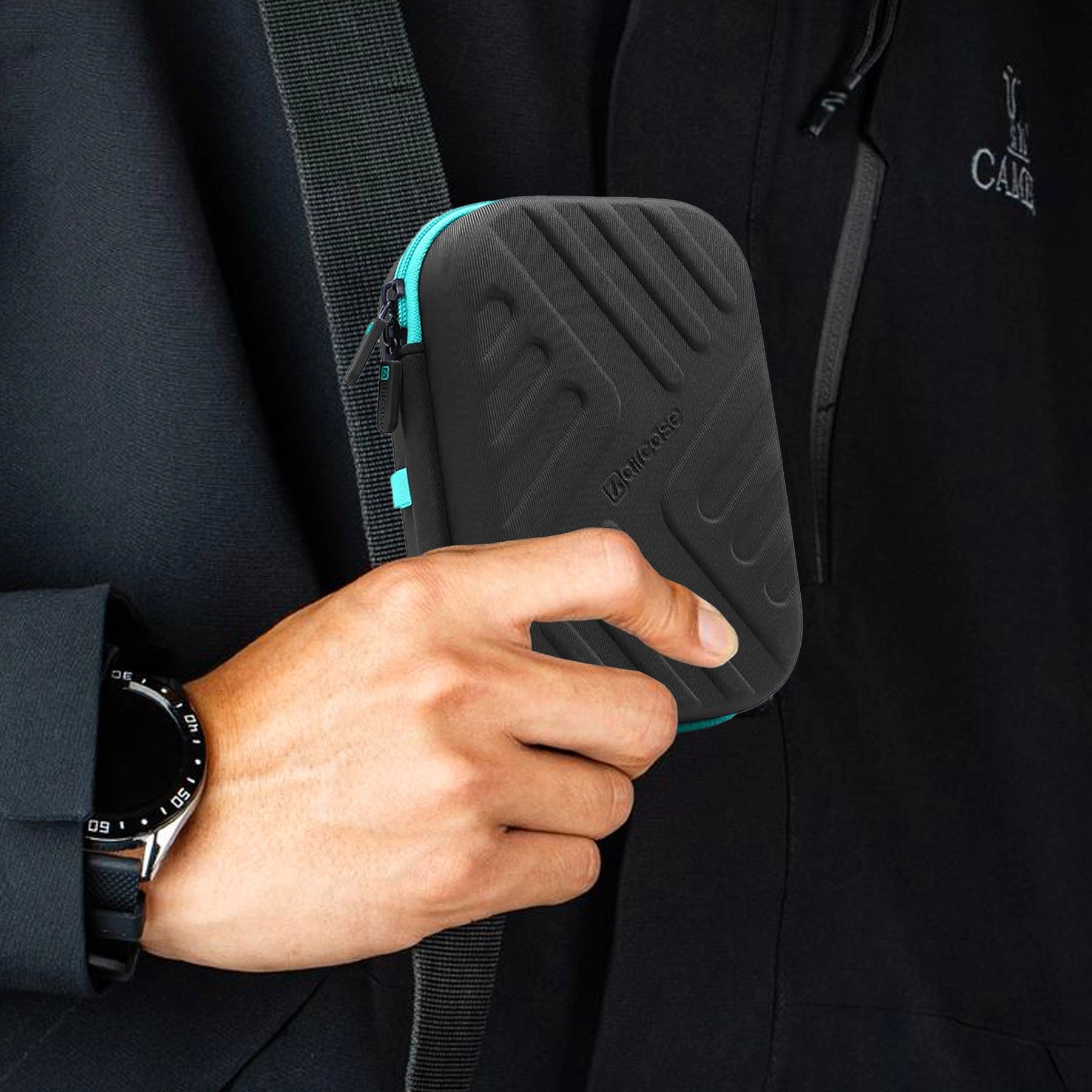 AirCase 2.5-inch shockproof external hard drive travel case with EVA hardshell and soft lining.